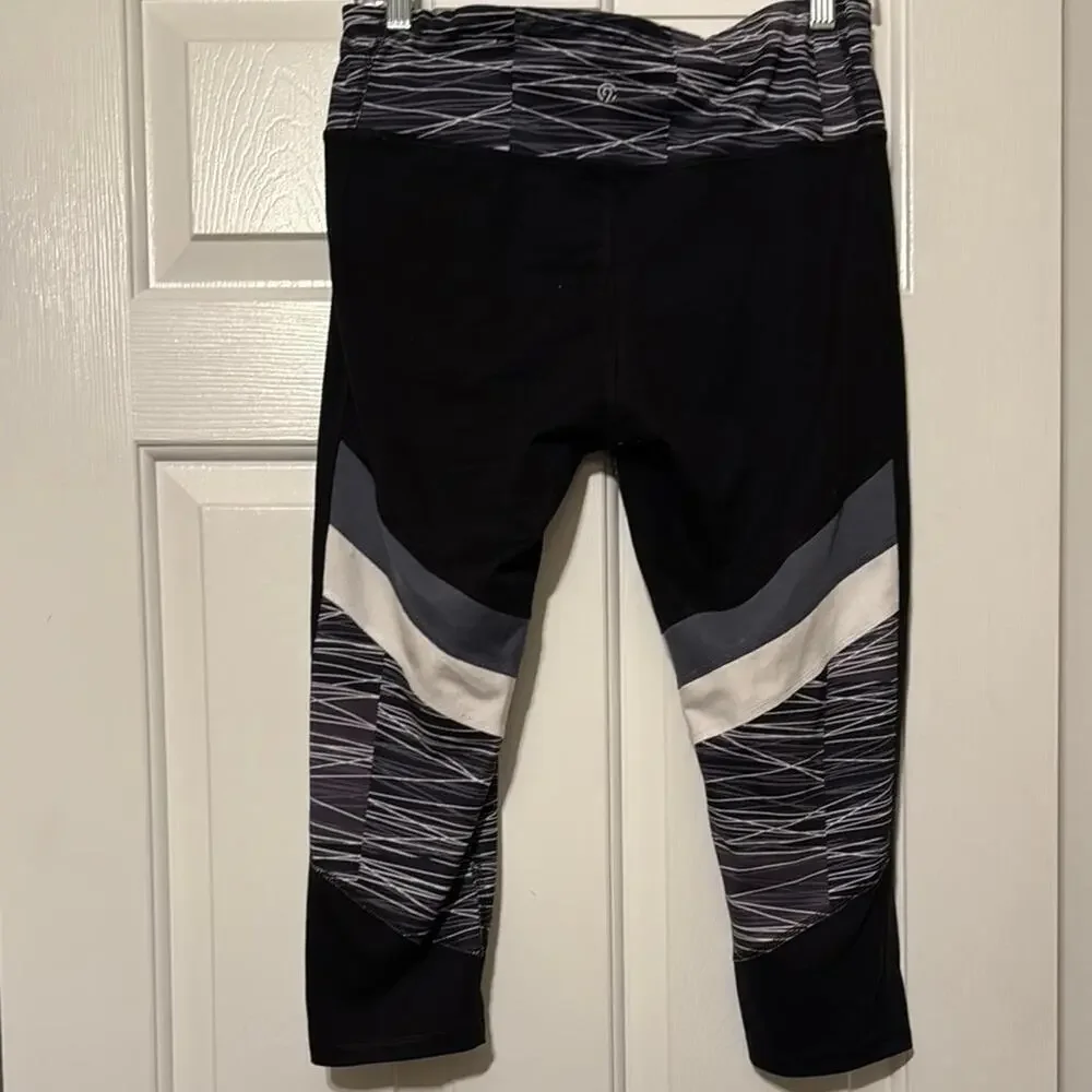 c9 by Champion Black & Gray Abstract Print Capris - Stylish Activewear